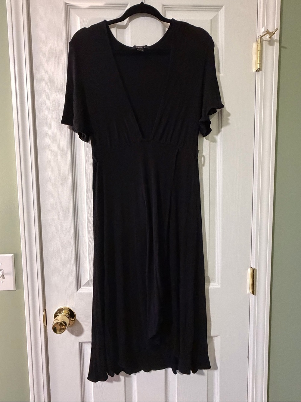 Forever 21 Black V-Neck Midi Dress